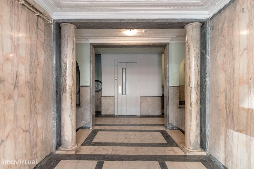 Quarto - localizado em Intendente Lisbon