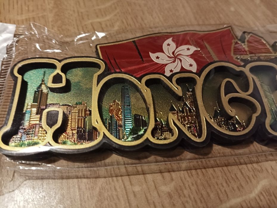 Magnesy na lodówke-Hong Kong i z wyspy Bali.