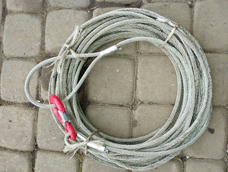 Lina fi 8 mm , 22 metry zakuta z dwóch stron z nowym hakiem .