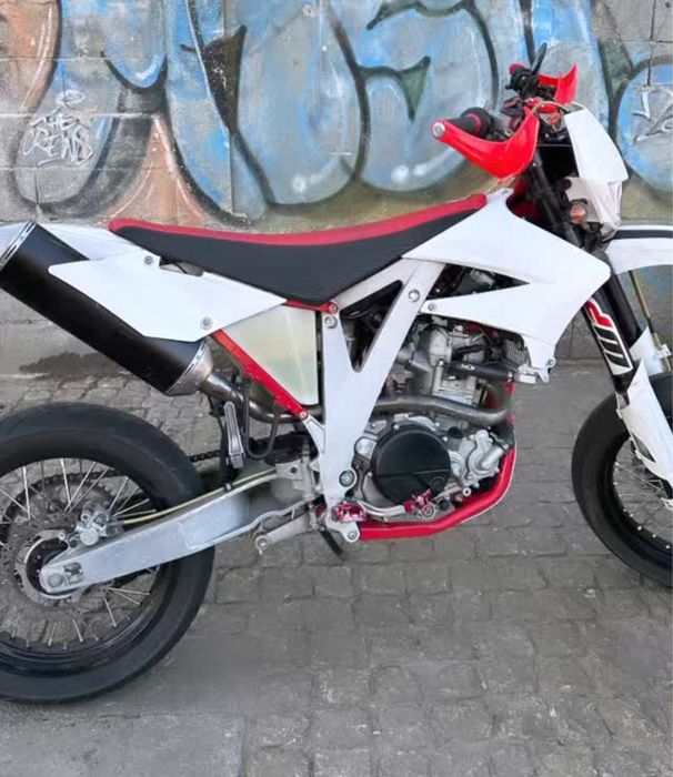 AJP PR5 250cc Supermoto