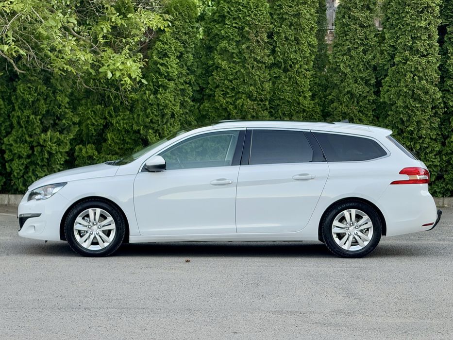 Peugeot 308SW 2015 року