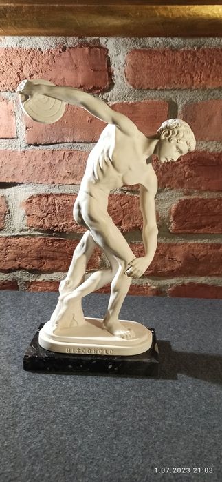 Rzeźba Alabaster Dyskobol cokół  Marmur Włoski  I poł. XX w ,h 35,5