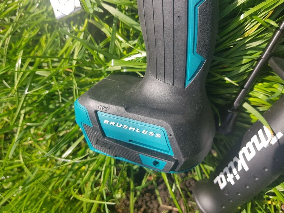 Бесщеточная аккумуляторная дрель-шуруповерт MAKITA XPH14Z 18V LXT