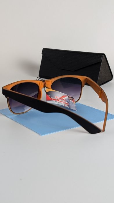 Стильні сонцезахисні окуляри Wayfarer