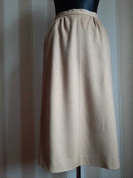 Мөлдір трусиктердегі фото юбка