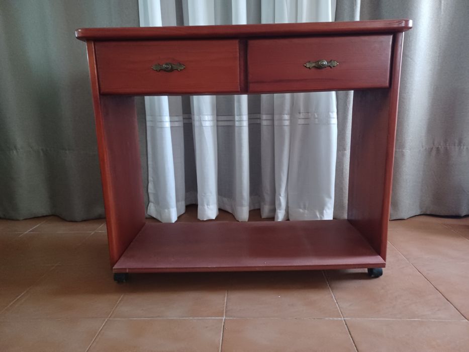 Secretária ou aparador