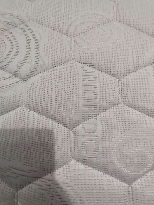 Vendo colchão novo Milénio Ortopédico de molas + estrado