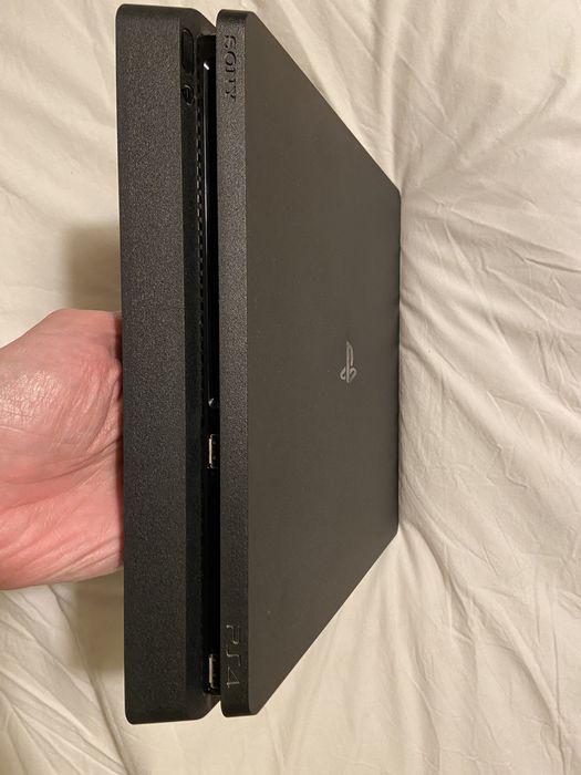 PlayStation 4 com comandos