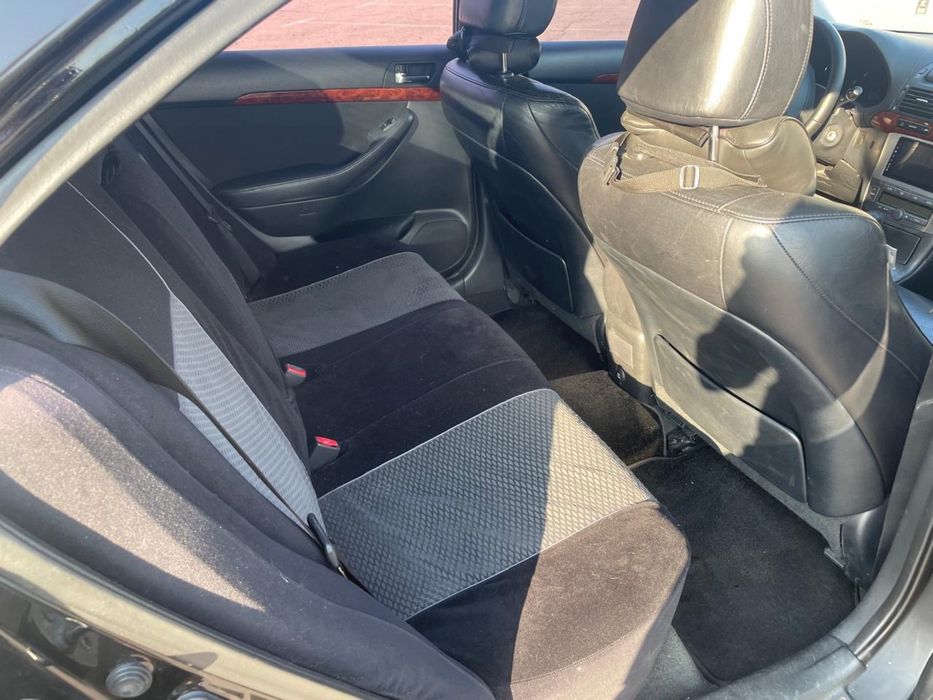 Продам автомобіль Toyota Avensis