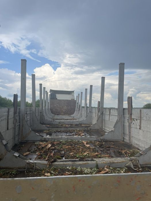 Напівпричіп лісовоз