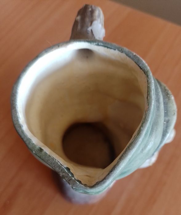 Caneca em cerâmica antropomorfica