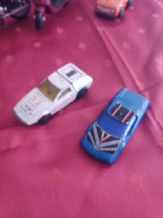 Carrinhos Corgi e duas motas