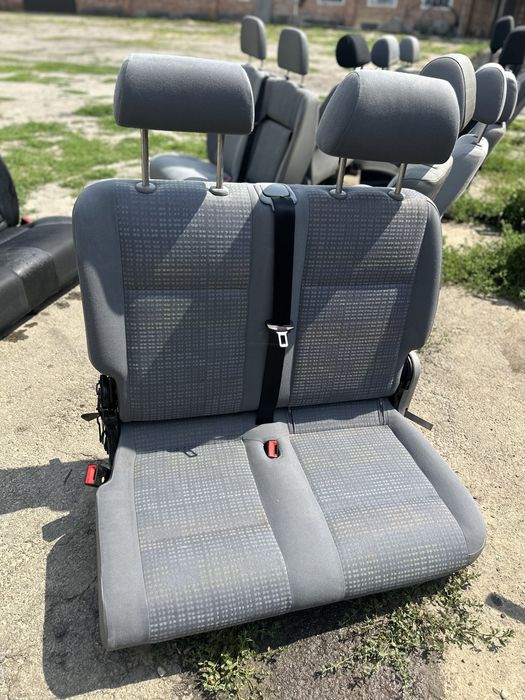 Сидіння Volkswagen Caddy 3 / Передні / Задні