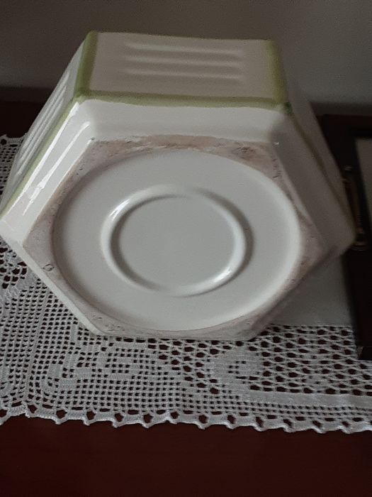 Floreira ou fruteira  hexagonal em cerâmica