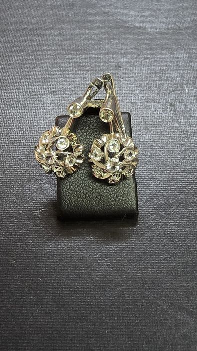 Brincos em ouro branco