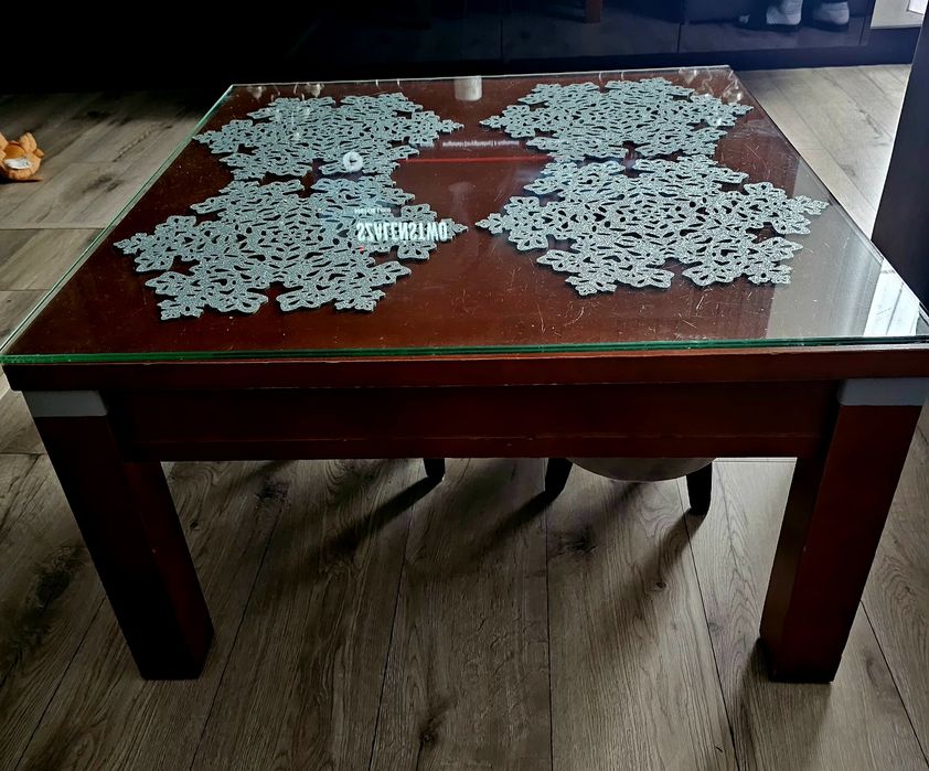 Stół, 6 krzeseł i stolik kawowy komplet