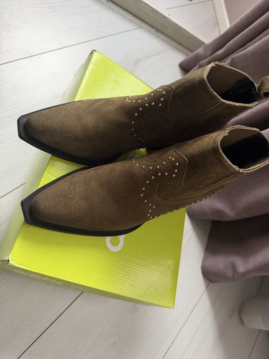 サリー Козаки Reserved натуральная замша 39 размер: 1 500 грн. - Казаки