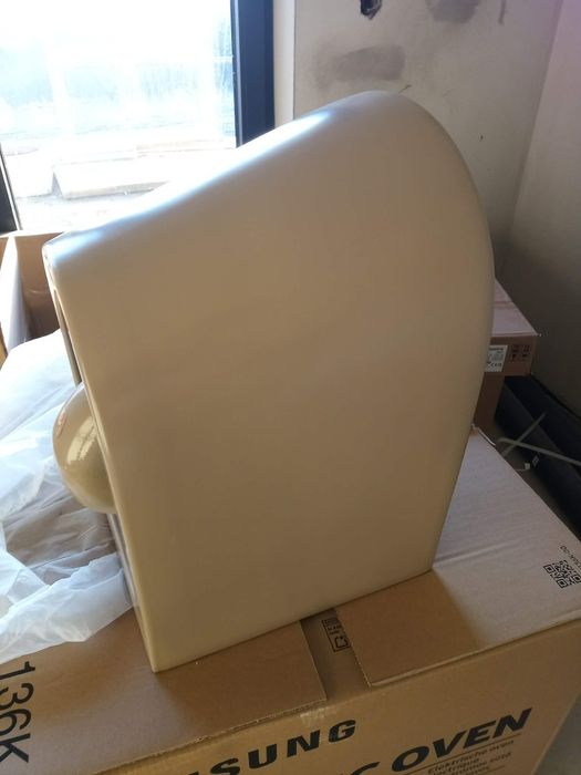 Kaszmirowa / beżowa miska wc. Wisząca.