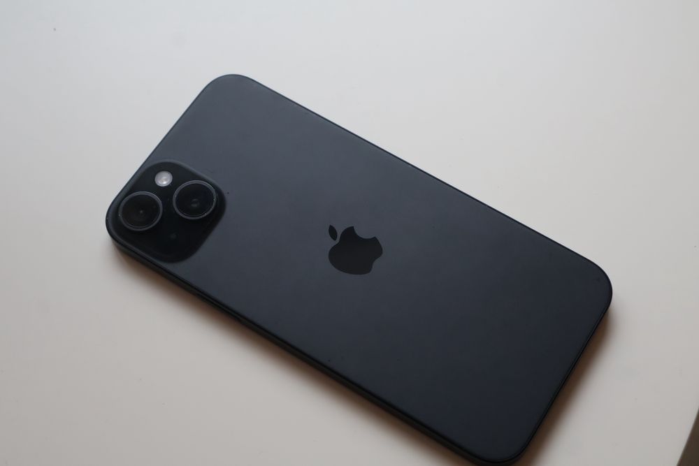 Iphone 15 PLUS com menos de um ano de uso. Como novo!