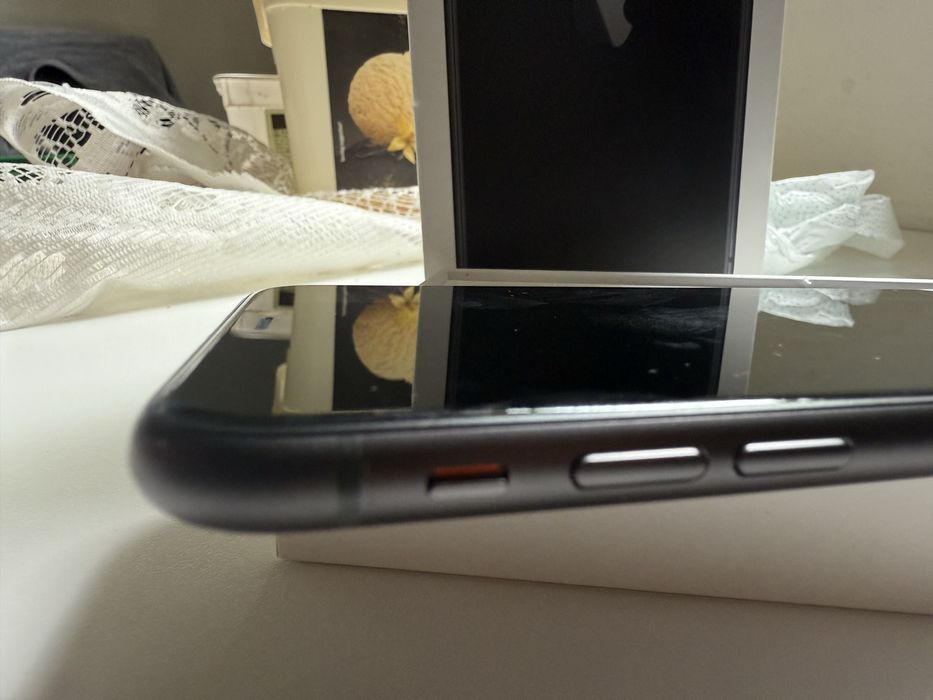 Sprzedam iPhone 11 64GB