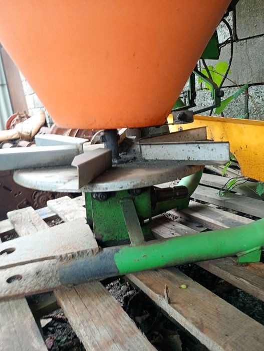 Продам розкидувач добрива в гарному стані