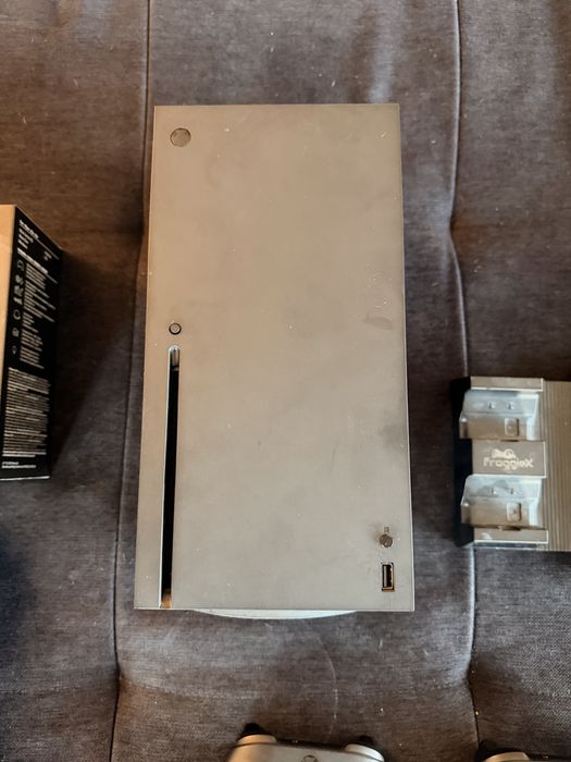 Konsola xbox series x mało używana