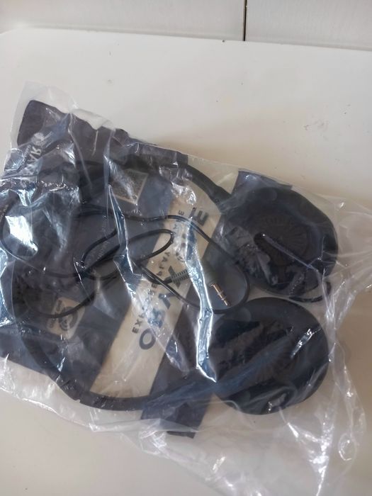 Słuchawki Qatar Airways Oryx One z samolotu nowe