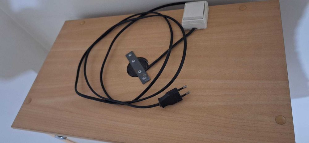 Vitrine em Madeira e Vidro com Iluminação – Como Nova