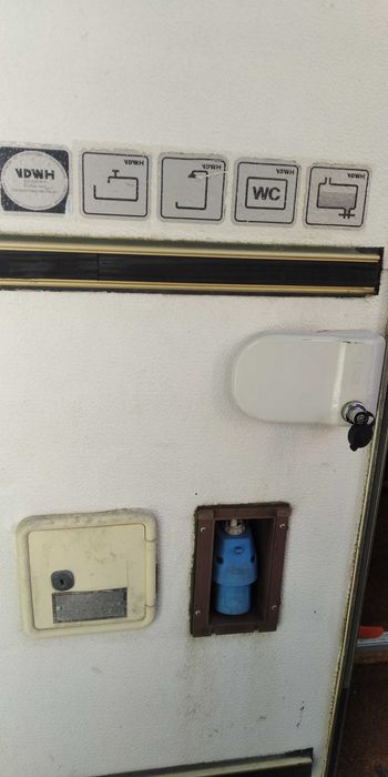 Autocaravana Mitsubishi L300: 2 camas de casal, 6 lugares de livrete