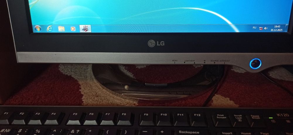 Повний комплект комп'ютера (ПК + Монітор)