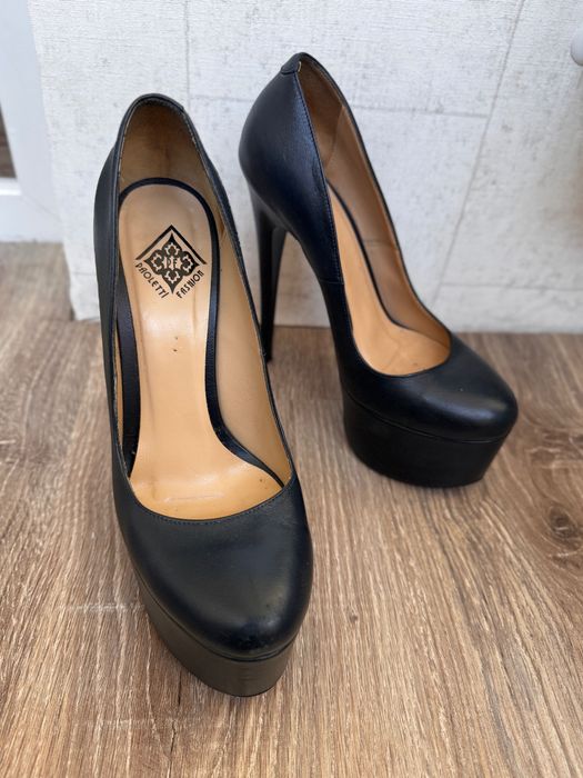 Жіночі шкіряні туфлі з платформою на високих підборах