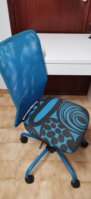 Conjunto Secretária IKEA Micke + Cadeira Alrik + Candeeiro Tertial