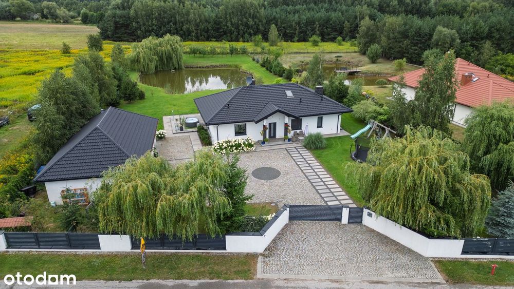 Piękny dom wraz z garażem i pomieszczeniem biurowym.