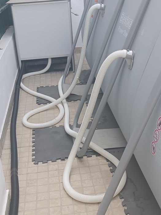Piscina desmontável Usada Bestway 4,88×2,44×1,22