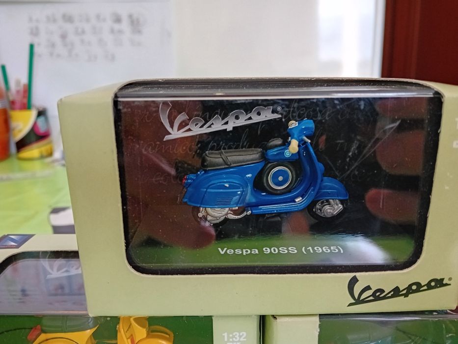 Vespas em miniatura