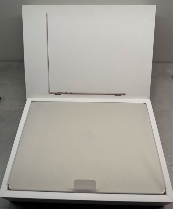 Apple MacBook Air 15, M2, 8-rdzeniowy CPU, Starlight,