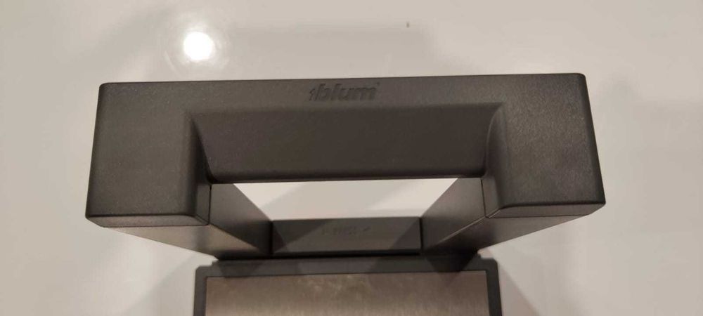 2 Uchwyty BLUM na talerze