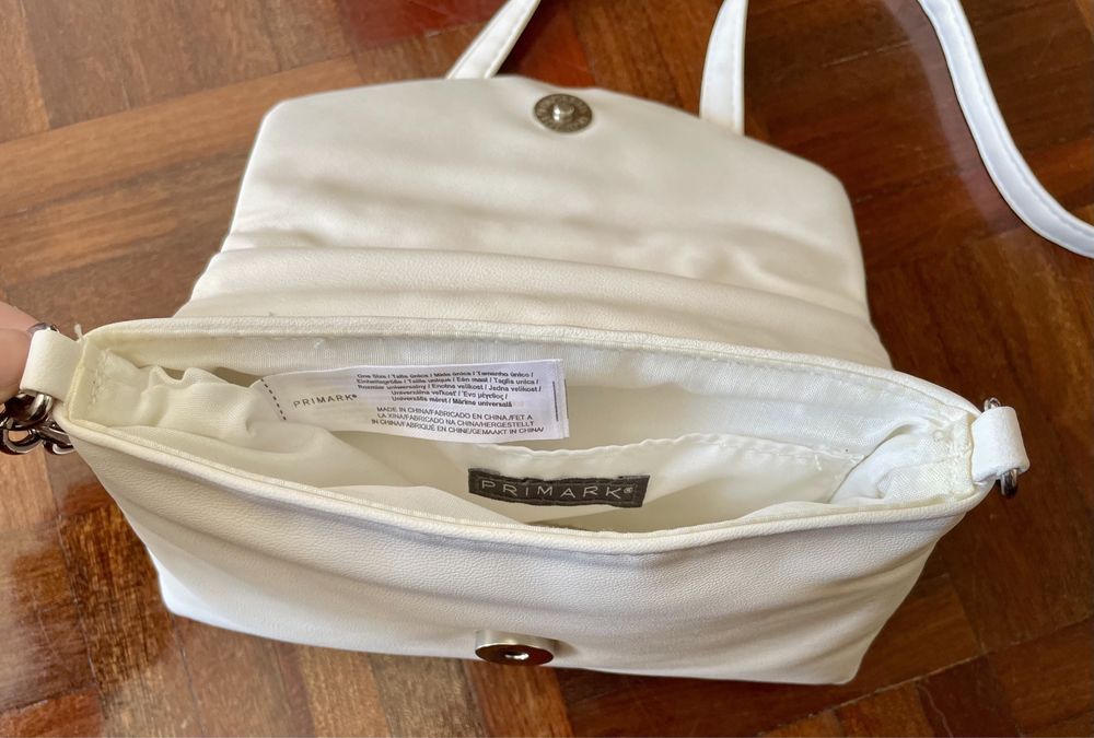 Pequena mala branca (Primark)