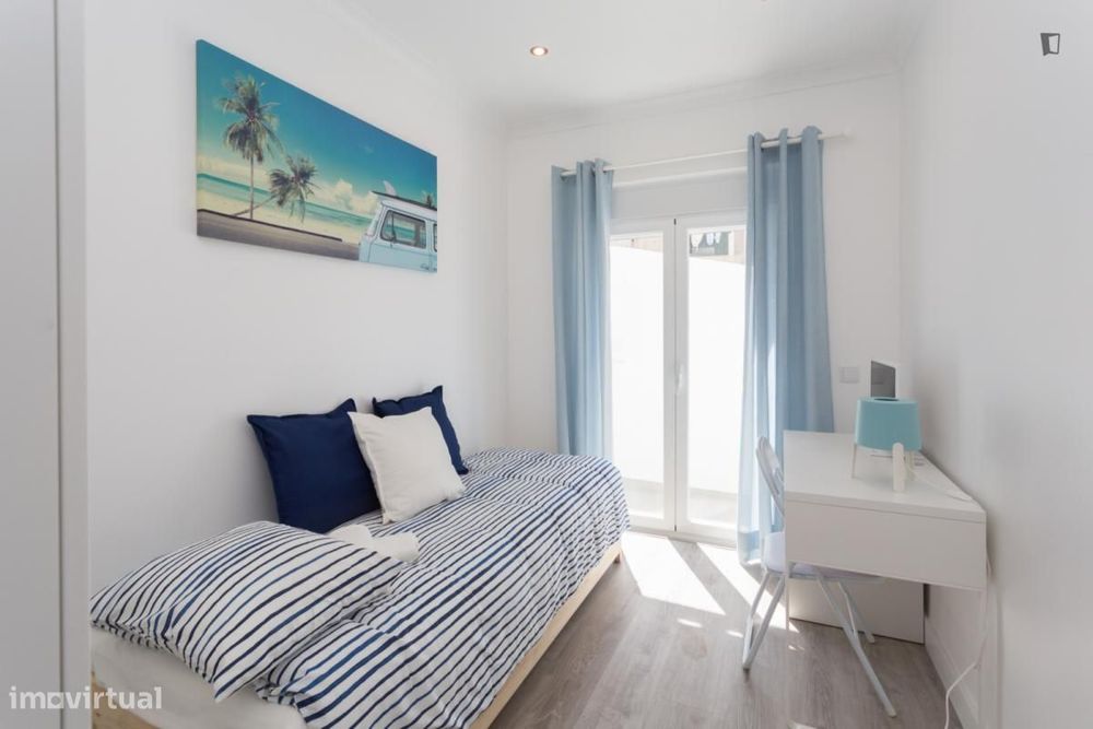 Quarto - localizado em Costa da Caparica Lisbon