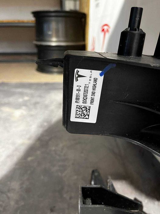 Панель передня телевізор Тesla model 3 24+highland  1711743-00-F