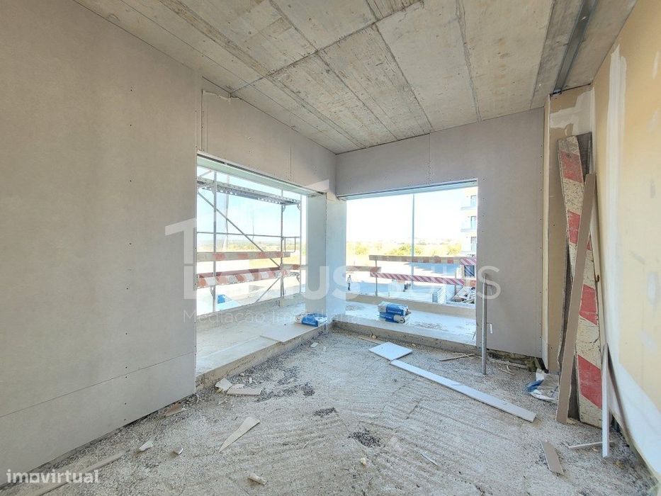 Apartamento novo a finalizar construção