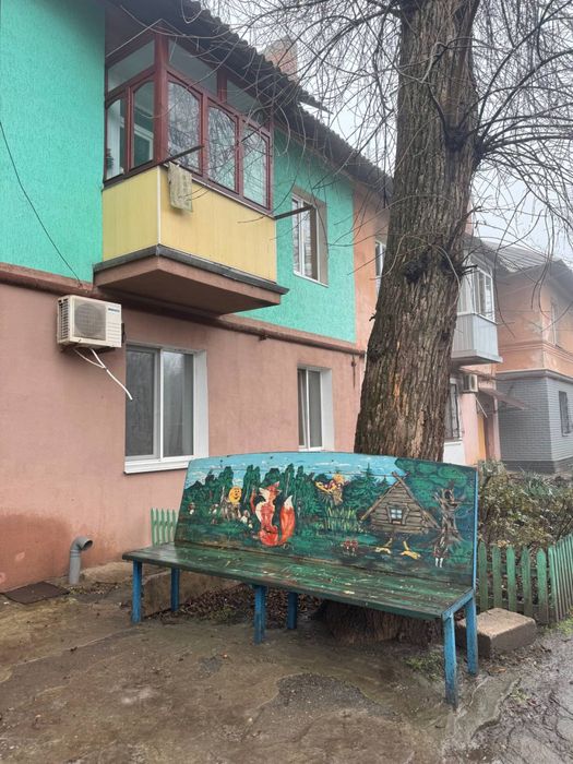 2кім.СТАЛІНКА на другому поверсі з окремими кімнатами, кільце 44квартала, будинок доглянутий, є місця машинам СЕРТИФІКАТ Можна обмін на 1 кім.квартиру