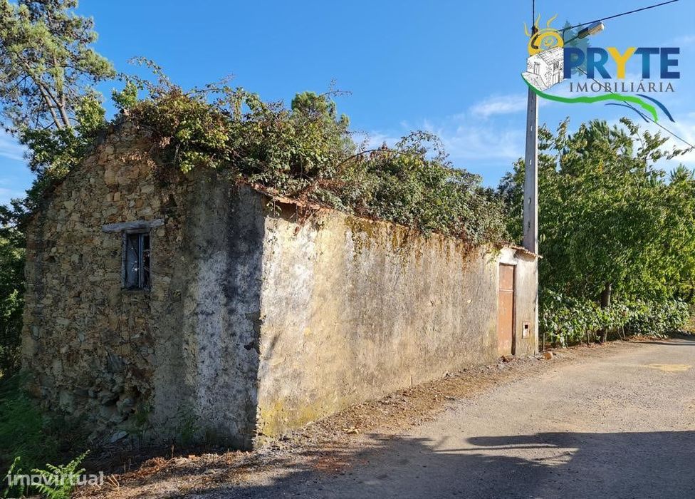Casa de alvenaria destinada a habitação situada no Castelo - Sertã