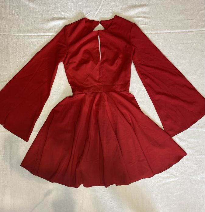 Жіноча сукня з відкритою спинкою