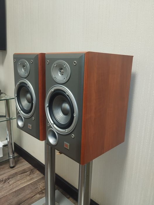 Продам акустические колонки  JBL Е30