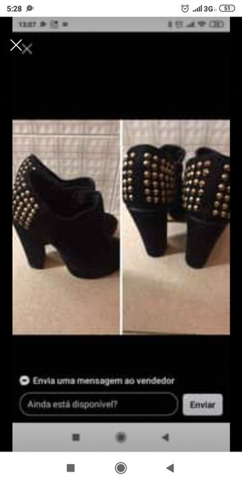 Botins pretos com tachas