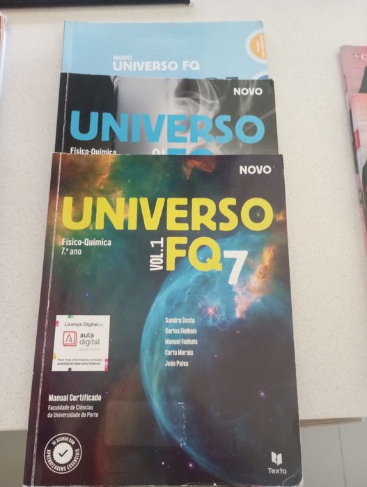 Manuais escolares do 7°ano.