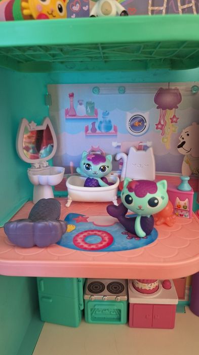 Casa de Bonecas da Gabby's Dollhouse Grande com Elevador, Sons, Personagens e Acessórios | Como Nova