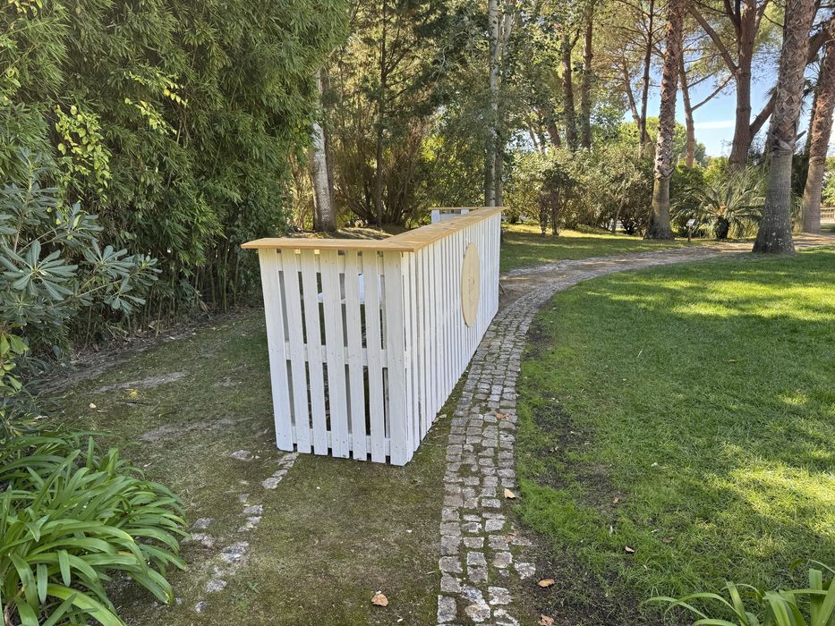 Bar em paletes com tampo de pinho