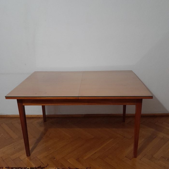 Rozkładany stary stół z zakładaną szybą. PRL